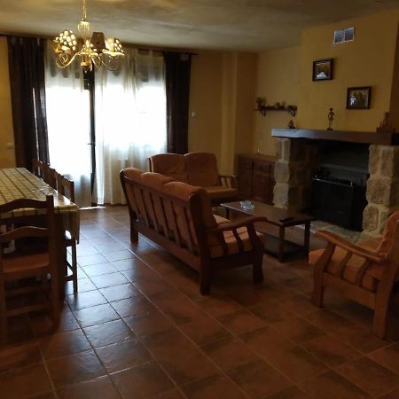 Viv. De Uso Turistico Fuente El Tejo - Casa Ana Βίλα Burgohondo Εξωτερικό φωτογραφία