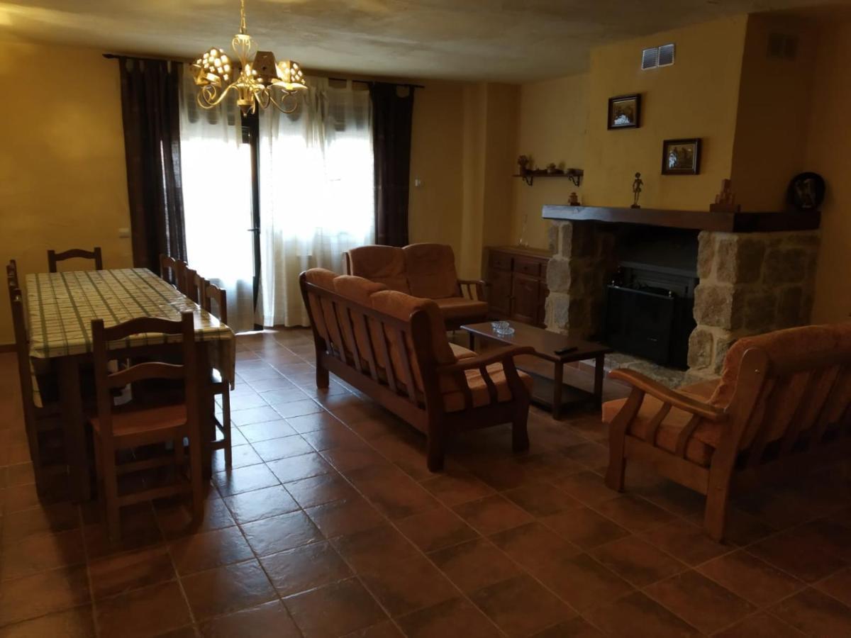 Viv. De Uso Turistico Fuente El Tejo - Casa Ana Βίλα Burgohondo Εξωτερικό φωτογραφία