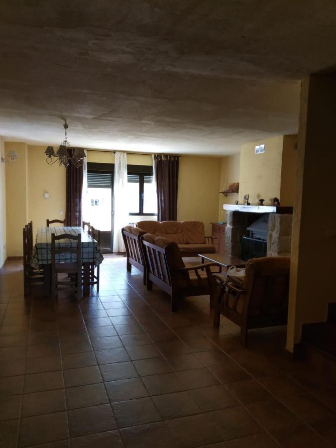 Viv. De Uso Turistico Fuente El Tejo - Casa Ana Βίλα Burgohondo Εξωτερικό φωτογραφία