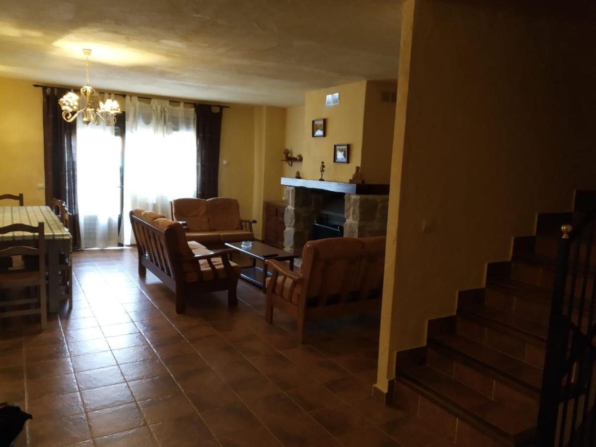 Viv. De Uso Turistico Fuente El Tejo - Casa Ana Βίλα Burgohondo Εξωτερικό φωτογραφία